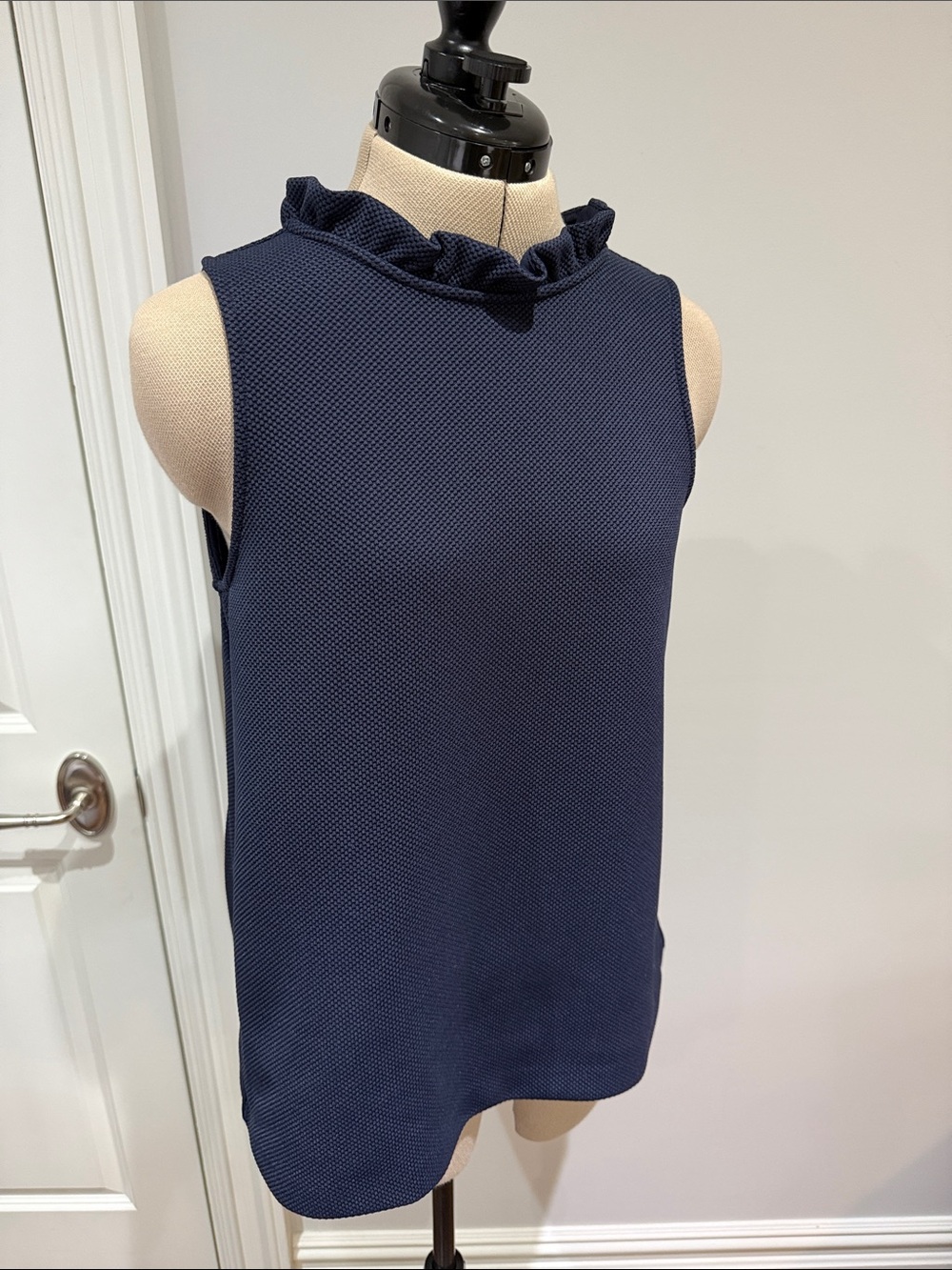 Ann Taylor Ruffle Pique Sleeveless Top Navy Blue Aline Silhouette S